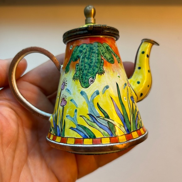 Vintage Kelvin Chen enamel yellow/green frog mini teapot signed Certificate #315 - Picture 2 of 9